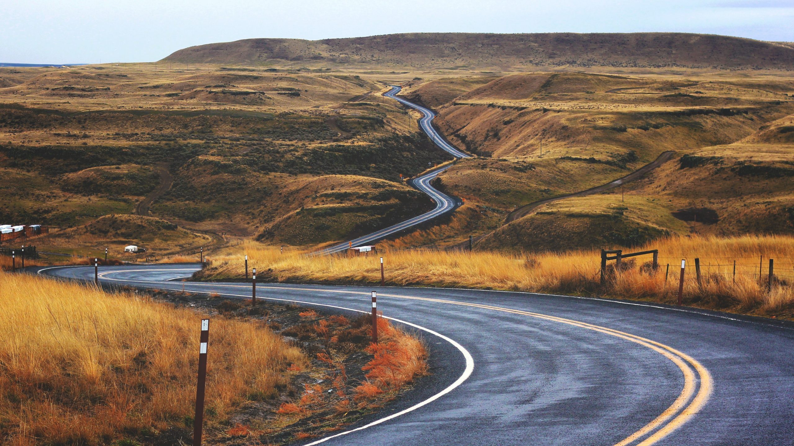 jesse-bowser-c0I4ahyGIkA-unsplash mountain road