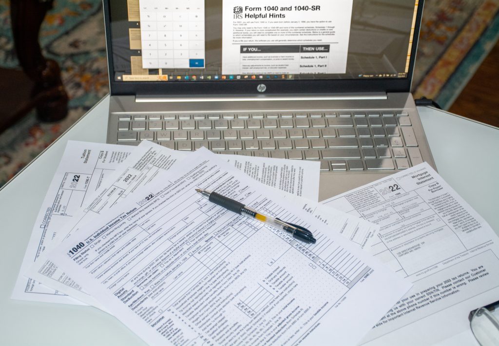 US Tax form 1040 tax return filing for 2022